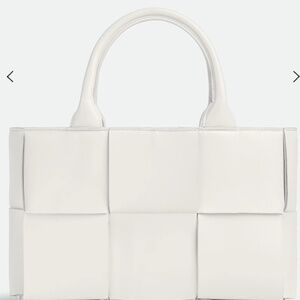 Bottega Veneta Médium Intrecciato Arco Tote